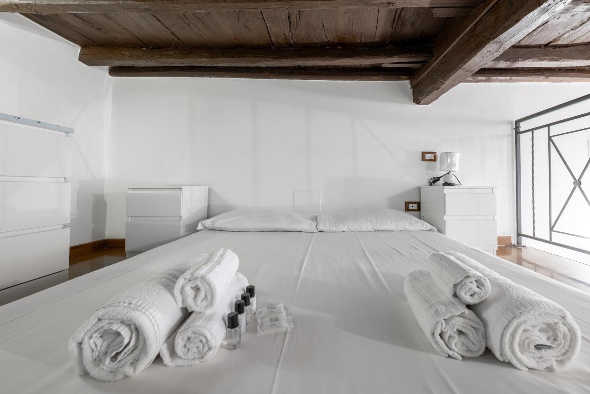 Lovely Studio Apartment - Capocci ローマ エクステリア 写真