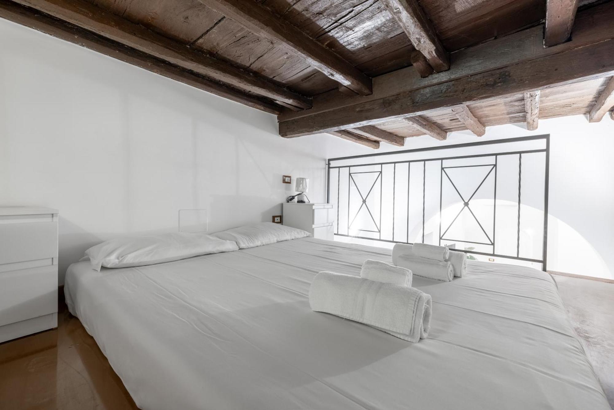 Lovely Studio Apartment - Capocci ローマ エクステリア 写真